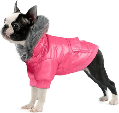 Manteau à capuche ornée de fausse fourrure